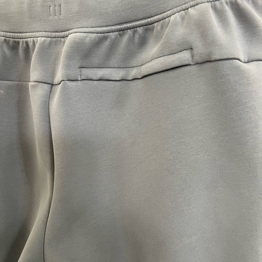 Lululemon - Picture 7 of 10